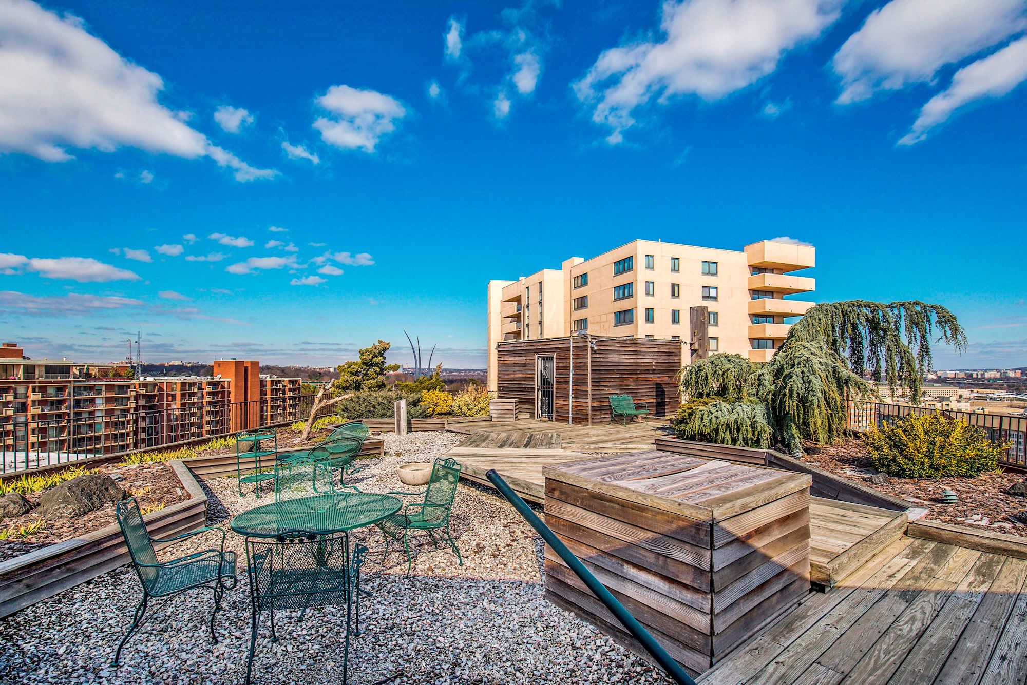 NEW LISTING 1 BD 1 BA Condo in Pentagon City